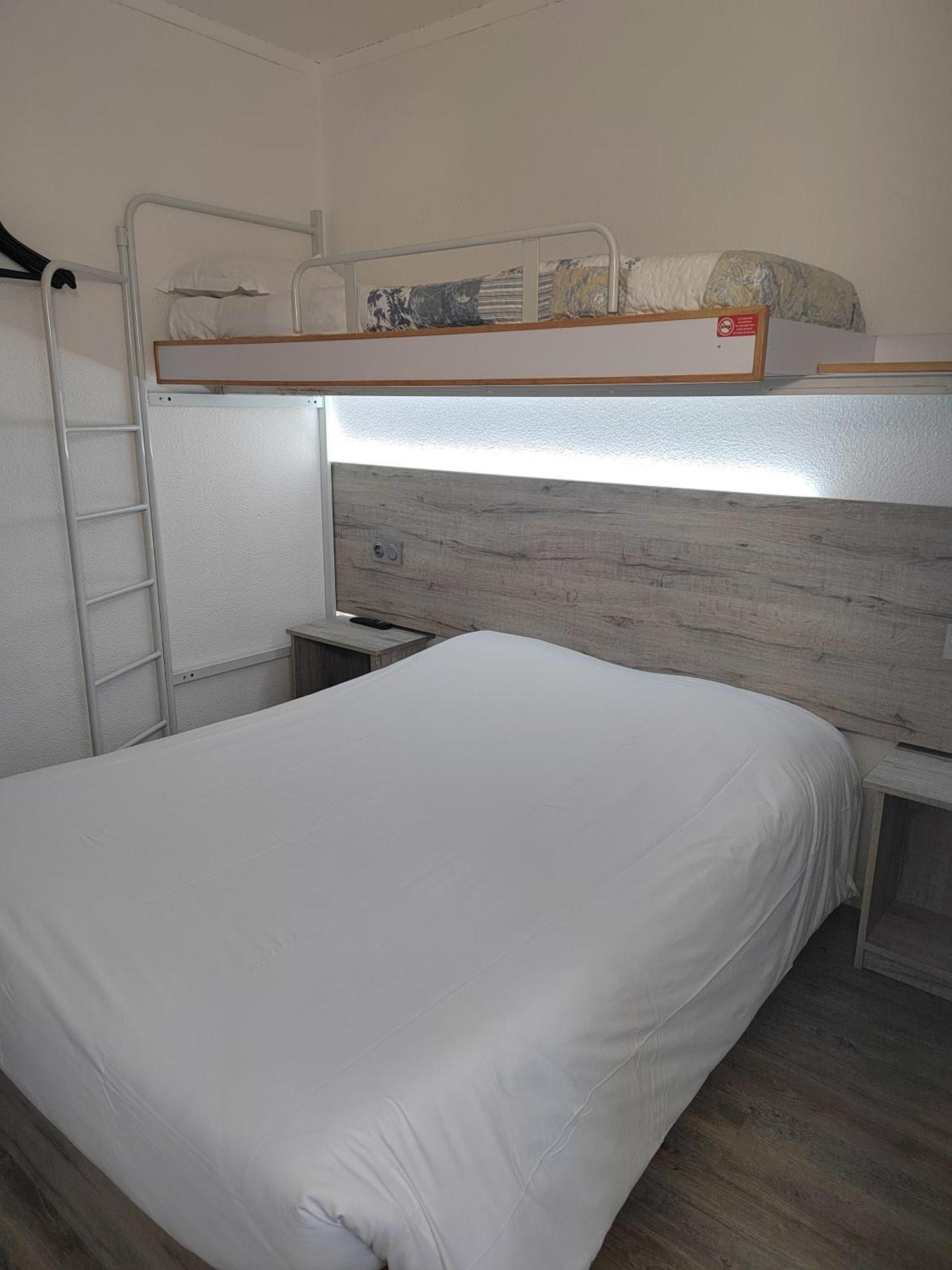 Alpha Hotel Bouafle Экстерьер фото